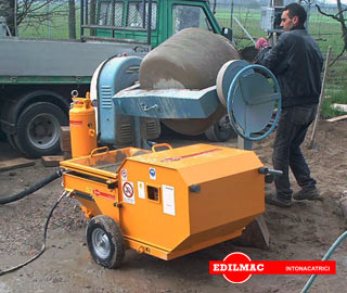 preparation mixture sand, cement and lime for plastering machine P 90 M