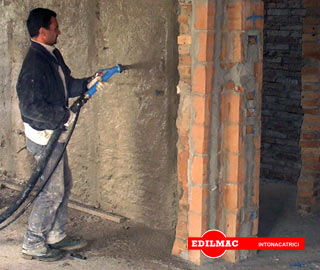 spraying of traditional mortar with piston plastering machine P 90 M